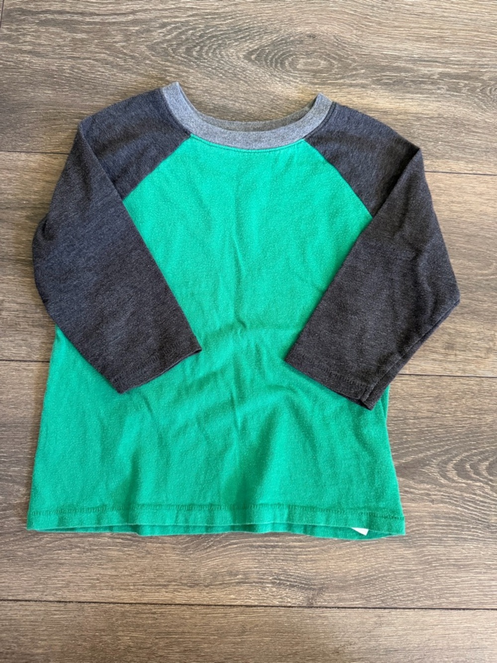 Sz 4t Old Navy Green Raglan 3/4 Shirt with Charcoal Sleeves
